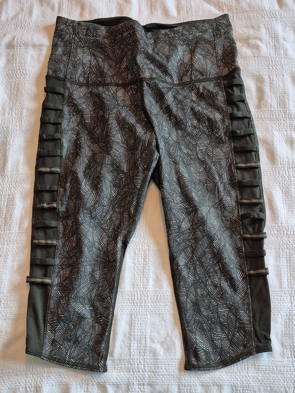 Lululemon Women Breezy Crop 17” Luxtreme LW6F83S AKLY Green Print Size 8